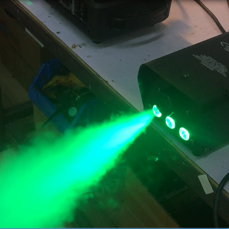 Máquina de niebla de control remoto de 500 W con 3 piezas de LED RGB en diferentes efectos de salida de niebla de color